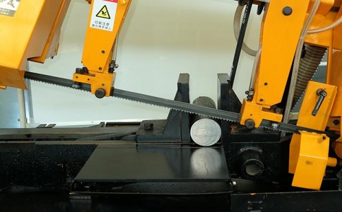 江州数控带锯床自动送料精度会出现偏差吗？